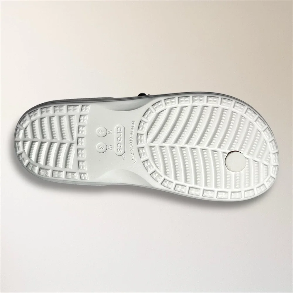 NWT Crocs Classic Flip Rainbow White Spray Tie Dye Sandals Men's 4 Beach Travel
